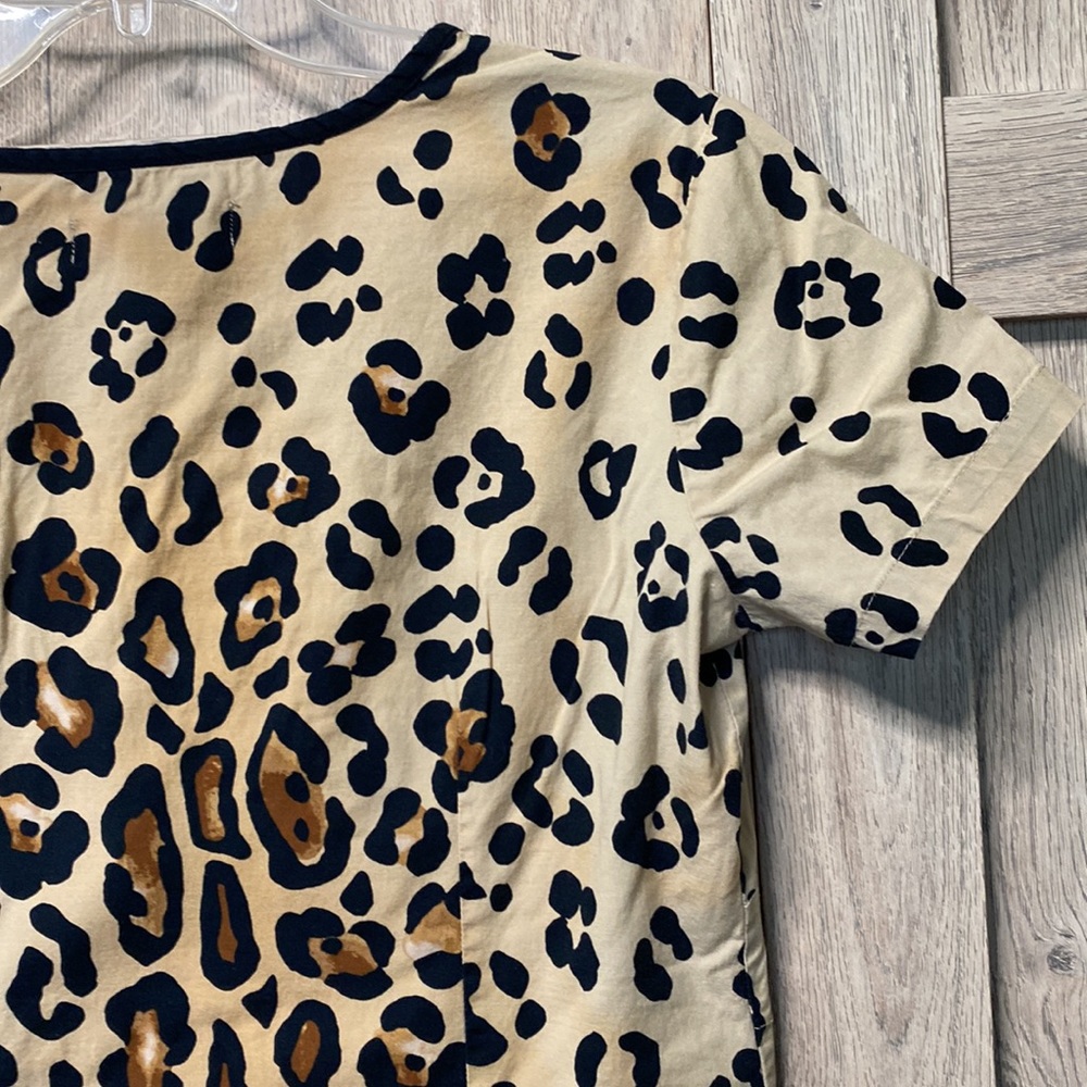 Big Leopard print Scrub top XS, Koi STRETCH brand by Kathy Peterson, Scrub Work - Picture 9 of 12